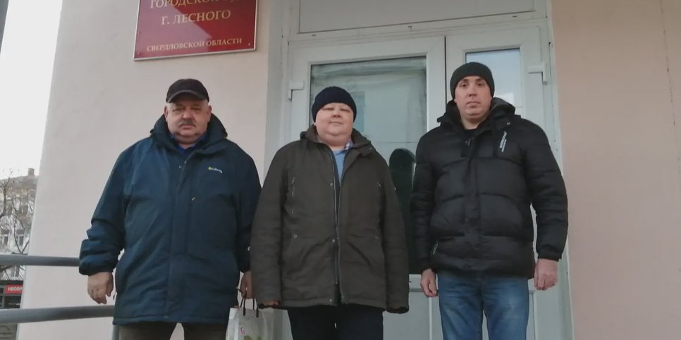Andrey Bannykh, Andrey Kozhushko ja Pavel Loshchinin kentän ulkopuolella. Marraskuu, 2024
